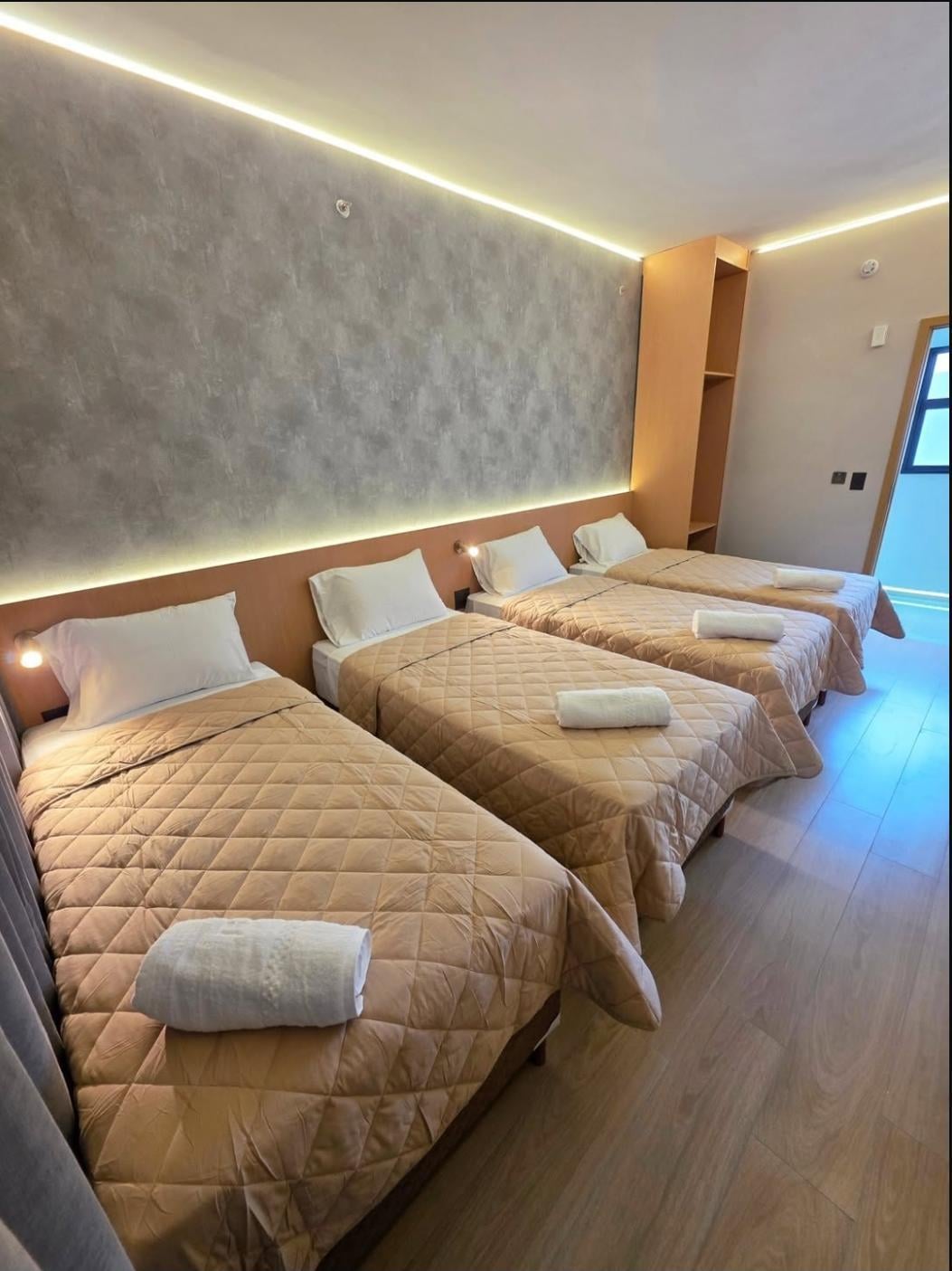 ENF 2027 -HOTEL J&Q